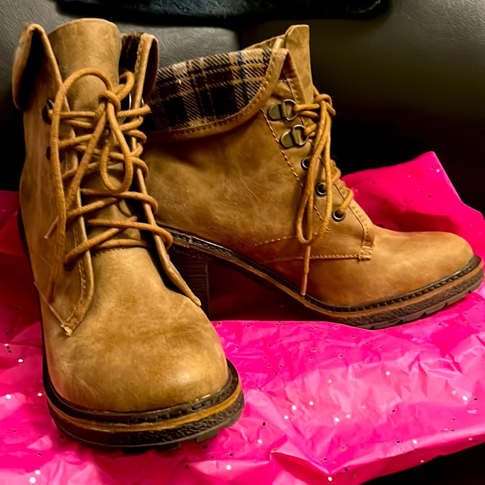 NWOT- Brown & plaid WHITE MOUNTAIN BOOTS- size 7.5 🥾🥾🥾